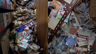 收藏1.8萬本漫畫「書架戳破地板」雪崩了　收藏家好絕望：這下怎麼辦？