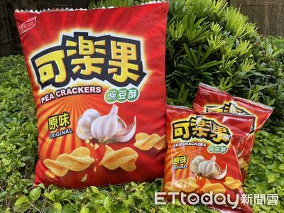 超商獨家！「國民零食」放大了　變身軟綿綿抱枕超欠收