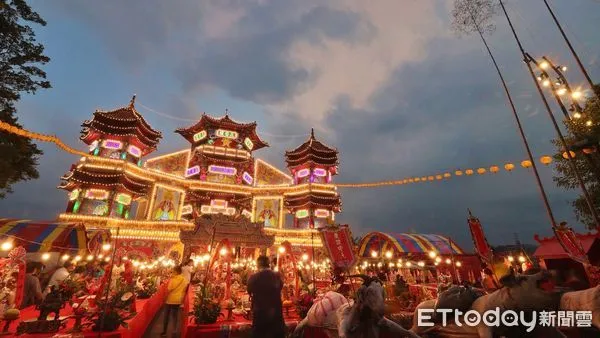 ▲雞籠中元祭主普壇普度熱鬧登場。（圖／記者郭世賢翻攝）