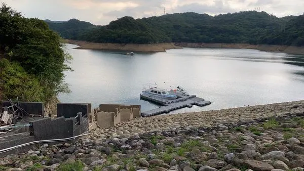 ▲「雨都」基隆的新山水庫蓄水率僅剩五成。（圖／翻攝張顥瀚臉書）