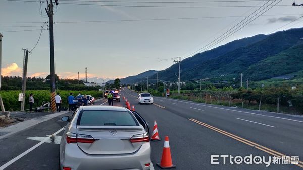 ▲▼台東台9線香蘭段1車自撞路旁電線桿，造成王姓駕駛及乘客共5人受傷。（圖／記者楊漢聲翻攝）