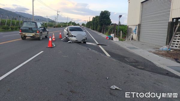 ▲▼台東台9線香蘭段1車自撞路旁電線桿，造成王姓駕駛及乘客共5人受傷。（圖／記者楊漢聲翻攝）