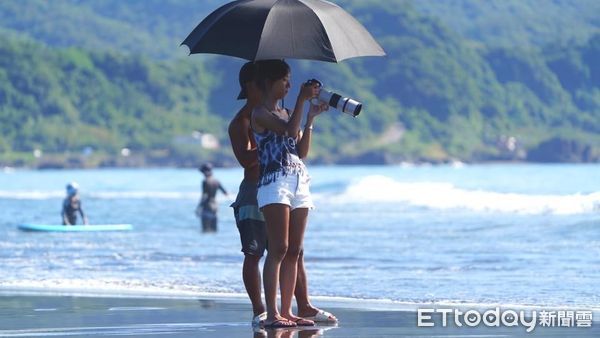 ▲▼夏天,海灘,高溫,戲水,比基尼            。（圖／記者劉亮亨攝）