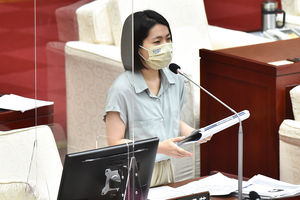 徐巧芯自稱揭「綠營側翼集散地」　入會前先回答：政壇大便是誰？