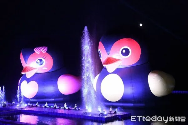 ▲▼花蓮紅面鴨FUN暑假10周年，在水舞光影及星空煙火秀的精采演出後完美落幕！（圖／花蓮縣政府提供，下同）