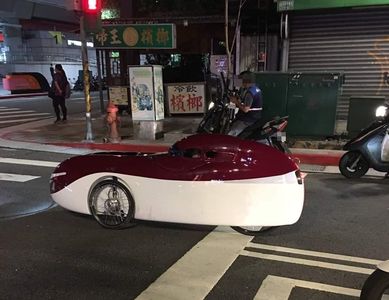 他路上驚見「大腸包小腸」嚇壞 網笑:是閃電麥坤新塗裝