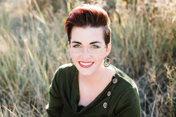 ▲▼奇幻小說暢銷新星夏莉．荷柏格(Charlie N. Holmberg) 打造全新魔法世界。（圖／奇幻基地）