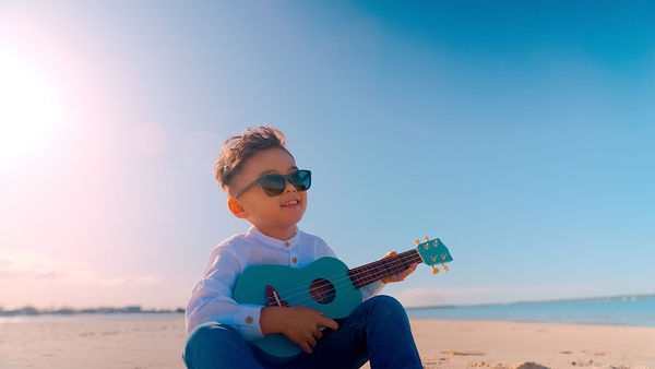 ▲▼周杰倫的兒子Romeo帥氣入鏡《粉色海洋》MV。（圖／杰威爾音樂提供）
