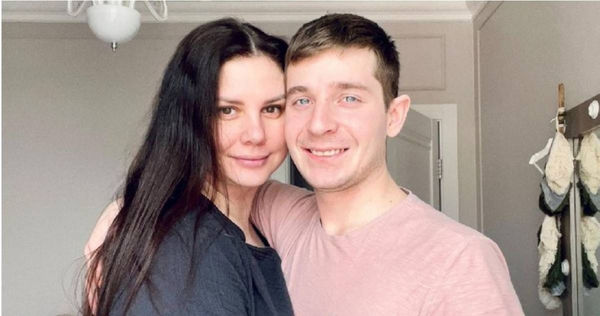 俄羅斯37歲女網紅瑪麗娜，與相差15歲的繼子弗拉基米爾墜入愛河後結婚。（圖／翻攝自IG@marina_balmasheva）