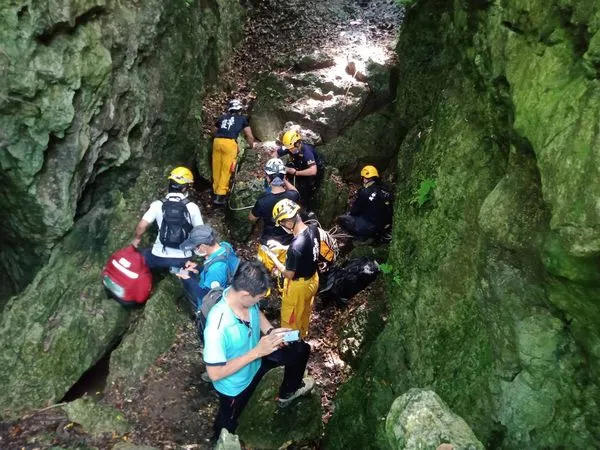 ▲▼快訊／高雄柴山10天2摔亡！72歲老翁「墜落邊坡」，送醫搶救不治。（圖／記者吳奕靖翻攝）