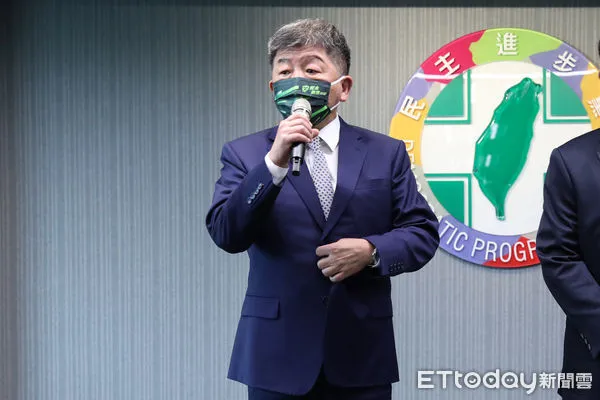 ▲台北市長參選人陳時中出席《民主前進挺18》支持18歲公民權宣誓記者會。（圖／記者林敬旻攝）
