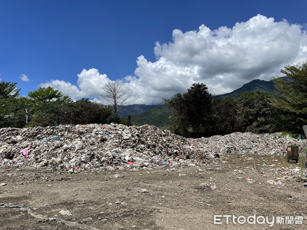 ▲關山垃圾打包暫置區昨晚傳火災。（圖／記者楊漢聲翻攝）