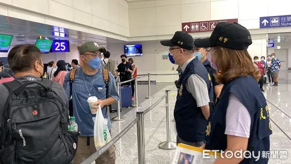 桃機直擊！今早一團20多人飛柬埔寨　原因曝光。（圖／記者游宗樺攝）