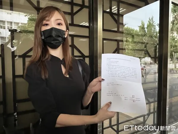 ▲▼ 丁允恭妻子蔣捷妤告女記者何佳芸性騷擾求償1元   。（圖／記者劉昌松攝）