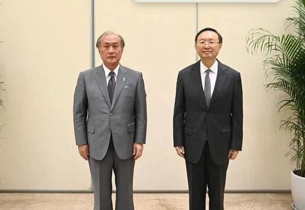 ▲中日第九次高級別政治對話在天津舉行 ，中共中央外事工作委員會辦公室主任楊潔篪（右）。（圖／翻攝 新華社）