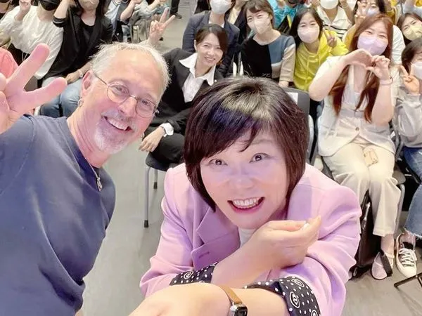 ▲▼韓國最受歡迎的YouTuber「國民姐姐」金美敬，經常用一句話拯救粉絲，如今已狂吸152萬人追蹤。（圖／翻攝自YouTube／MKTV 김미경TV）