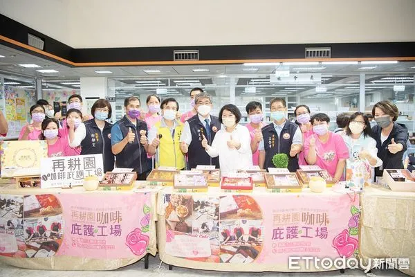 ▲▼嘉義市社福團體中秋愛心伴手禮預購即破3000盒  。（圖／嘉義市政府提供）