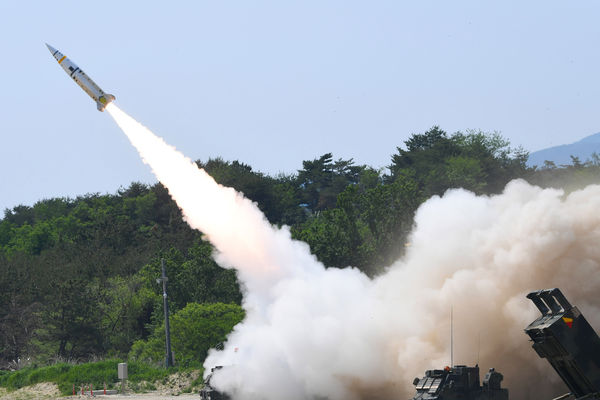 ▲▼今年5月美韓軍演期間，南韓從一處秘密地點發射導彈。（圖／達志影像／美聯社）