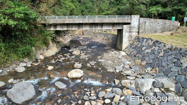 ▲新北熊空橋護岸、龍崗百年埤塘 雙獲國家卓越建設獎肯定。（圖／新北市農業局提供）