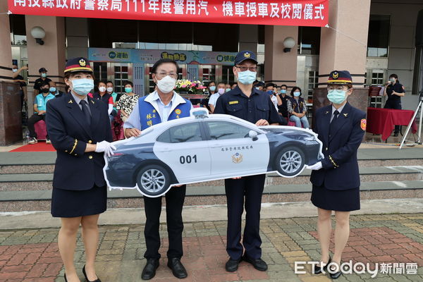 ▲南投縣警局舉辦111年度警用汽、機車授車及校閱儀式。（圖／南投縣政府、南投縣警局提供）