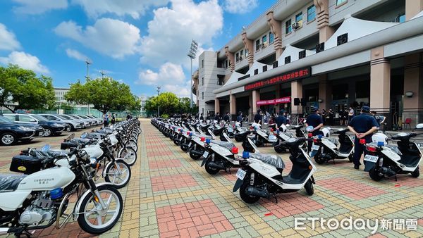 ▲南投縣警局舉辦111年度警用汽、機車授車及校閱儀式。（圖／南投縣政府、南投縣警局提供）