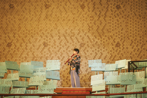 ▲▼ 吳青峰在台北花博舉辦《馬拉美的沙龍》終場演出，吉他手鍾承洋（左起）、鋼琴家嚴俊傑、吉他手屠衡老師。（圖／環球音樂提供）