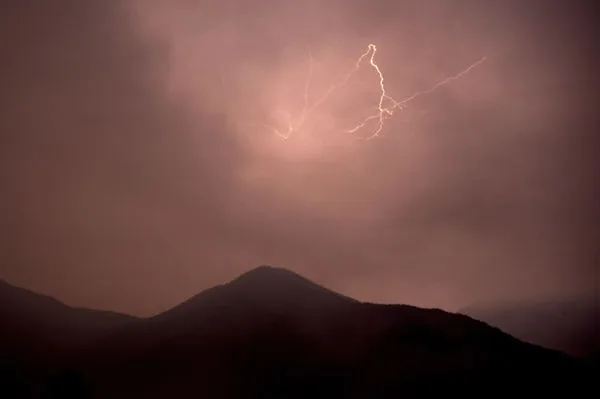 ▲▼ 閃電,雷擊。美國加州。（示意圖／達志影像／美聯社）