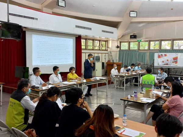 ▲▼7棟透天厝變歪樓，市府協助住戶求償，今日召開第二次協調會議。（圖／記者賴文萱攝）