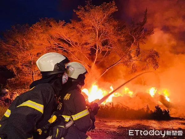 ▲關山垃圾場8天6度火燒。（圖／記者楊漢聲翻攝）