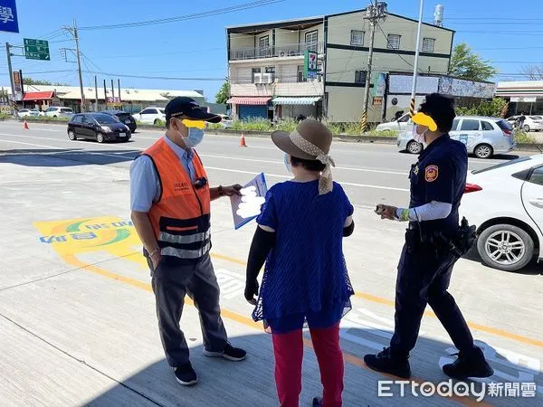 ▲屏東監理站會同警方查獲白牌車攔客            。（圖／記者陳崑福翻攝，下同）