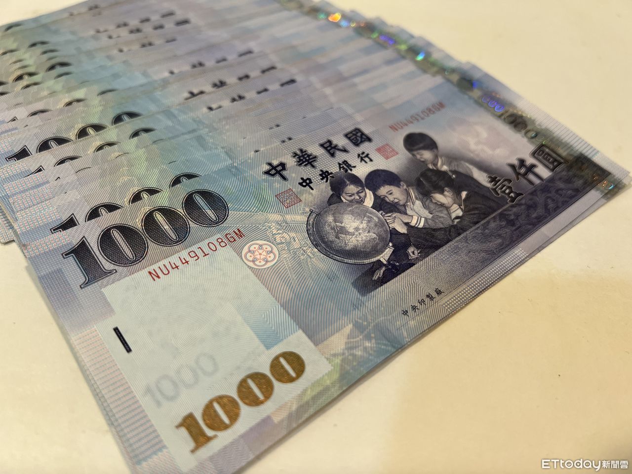 匯市2022年封關　新台幣開盤30.7元、估全年貶近1成 | ETtod