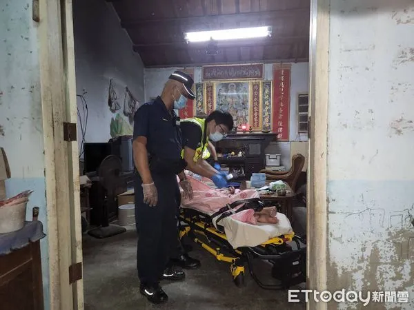 ▲▼台中一名80歲婦人昏躺在床上3天未進食，奄奄一息。（圖／民眾提供，下同）