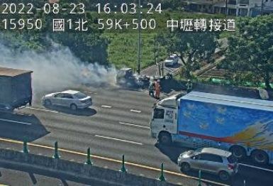 快訊／國1南下59.5k火燒車！小貨車燒成火球　車流紫爆回堵5公里