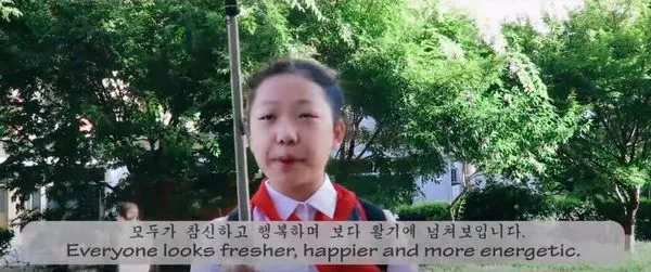▲▼北韓女童松雅在平壤大街上脫下口罩，拍攝解封後的街頭景象。（圖／翻攝自YouTube）