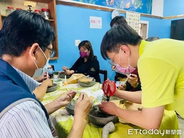 ▲部落鹽麴製作將包裝推永續農業遊程。（圖／記者楊漢聲翻攝）