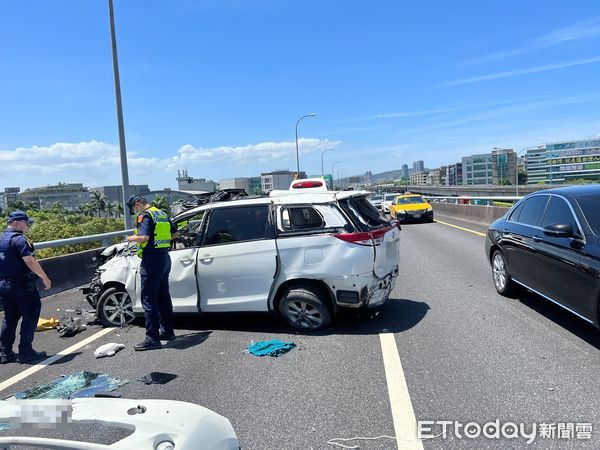 ▲▼▲國道1號汐五高架車禍，男駕駛從高架橋上噴飛墜平面道路。（圖／記者黃彥傑翻攝）