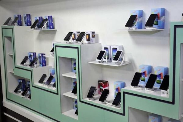 ▲▼北韓境內流通販售的各種智慧型手機。（圖／翻攝自北韓對外傳媒西光）