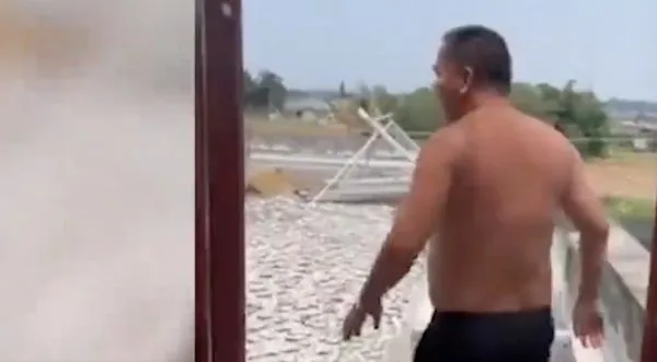 ▲▼ 四川男子離家半月魚池全曬乾：滿地小魚乾            。（圖／翻攝 極目新聞）