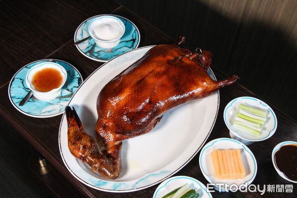 ▲菜色傳統經典中求創新　高雄湛露中餐廳更想讓台灣食材被看見。（圖／記者黃士原攝）