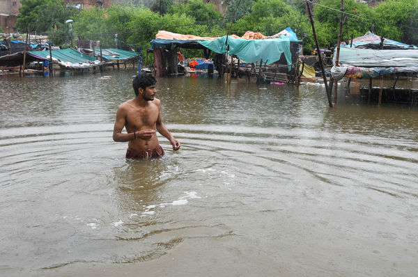 ▲▼巴基斯坦面臨暴雨和洪水。（圖／路透）