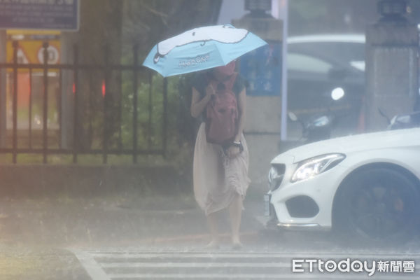 ▲▼天氣,氣象,大雨,豪雨,午後陣雨。（圖／記者陳煥丞攝）