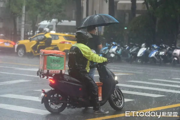 ▲▼天氣,氣象,大雨,豪雨,午後陣雨。（圖／記者陳煥丞攝）