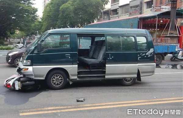 ▲▼台中一輛憲兵公務車日前前往后里受訓途中，意外撞死人。（圖／民眾提供，下同）