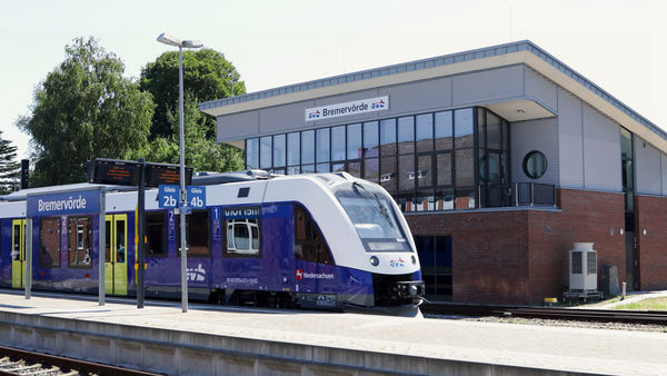 ▲▼ 德國推出全球首條以氫燃氣為原料運行的火車線。（圖／德國鐵路公司LNVG）