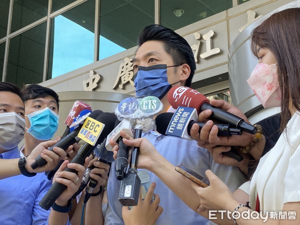 陳時中嗆「公布疫苗價有何幫助？」　蔣萬安競辦轟：人民被當盤子 | ETt