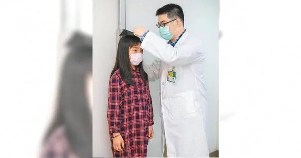 兒童的身高受到先天、後天影響，飲食均衡、睡眠充足才有助於長高發育。（示意圖非當事人／報系資料照）