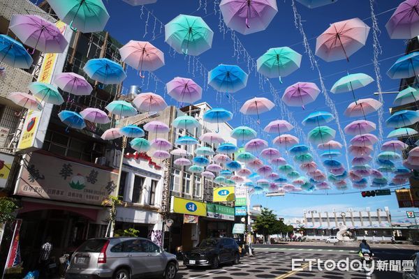 ▲▼苗栗苑裡鬼門關夜市今晚開市，下午攤商開始積極進場。（圖／記者蔡文淵翻攝）