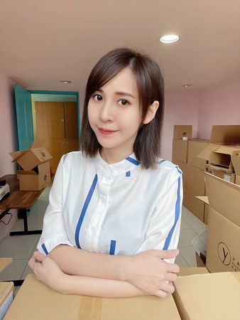 ▲潔哥推車帶2歲女兒出門，爬樓梯被嗆「擋路」。（圖／翻攝自臉書／潔哥/李秉潔）