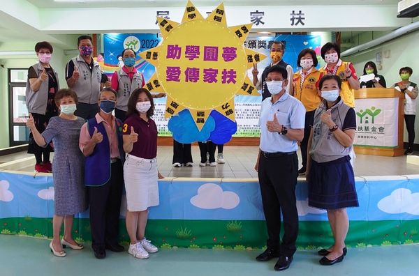 ▲▼屏東家扶「助學圓夢、愛傳家扶」獎學金頒獎典禮。（圖／屏東家扶中心提供）