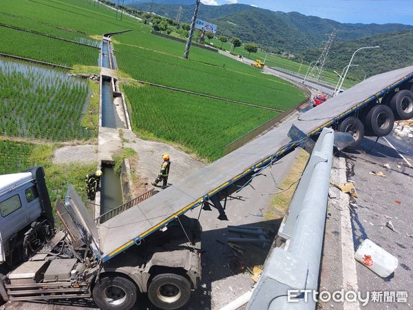 ▲▼ 台9線嚴重事故，傷亡不明搶救中 。（圖／記者柯政誟翻攝）